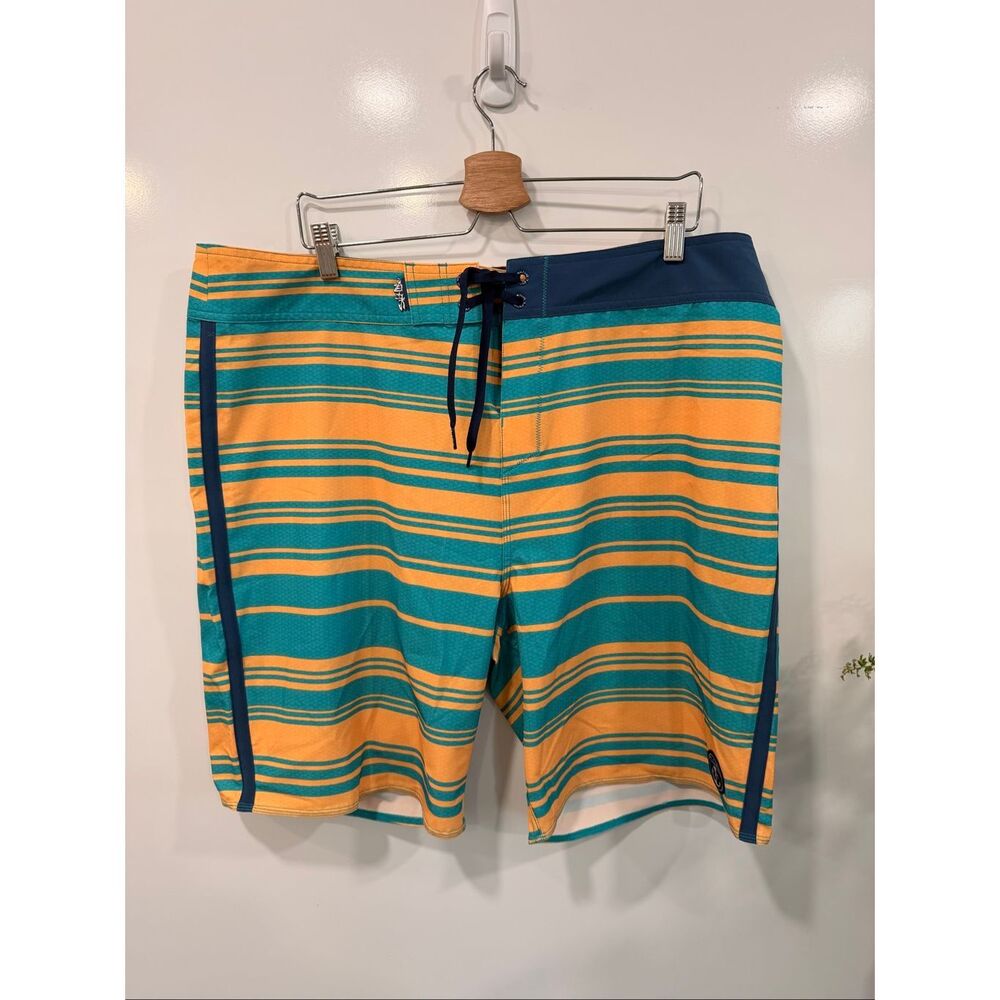 Salt Life Live Salty Board Shorts NWT Size 40